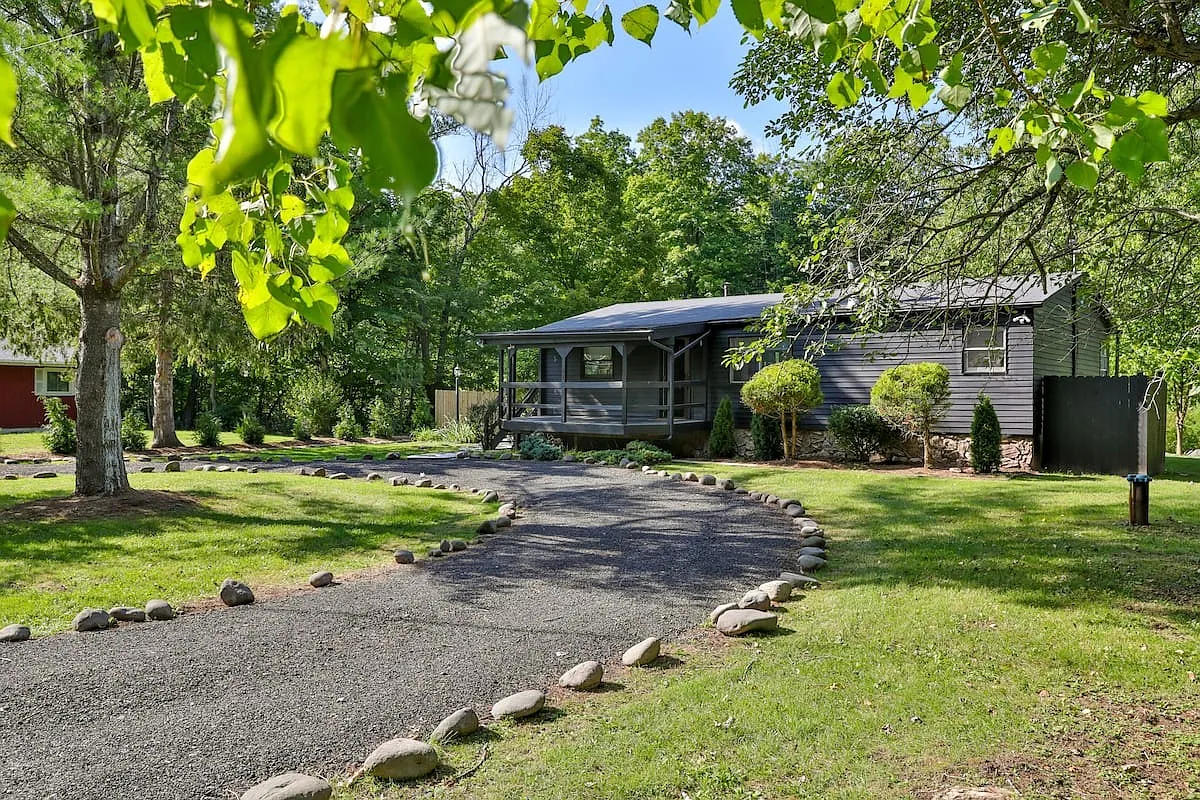 Building Photo - 41 Meadowbrook Dr