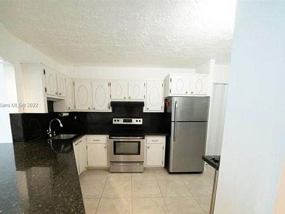 4th image of 1660 NE 191st St APT 202-1