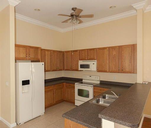 3rd image of 24 Country Lake Cir