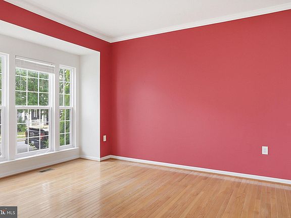 3rd image of 341 Bullskin St