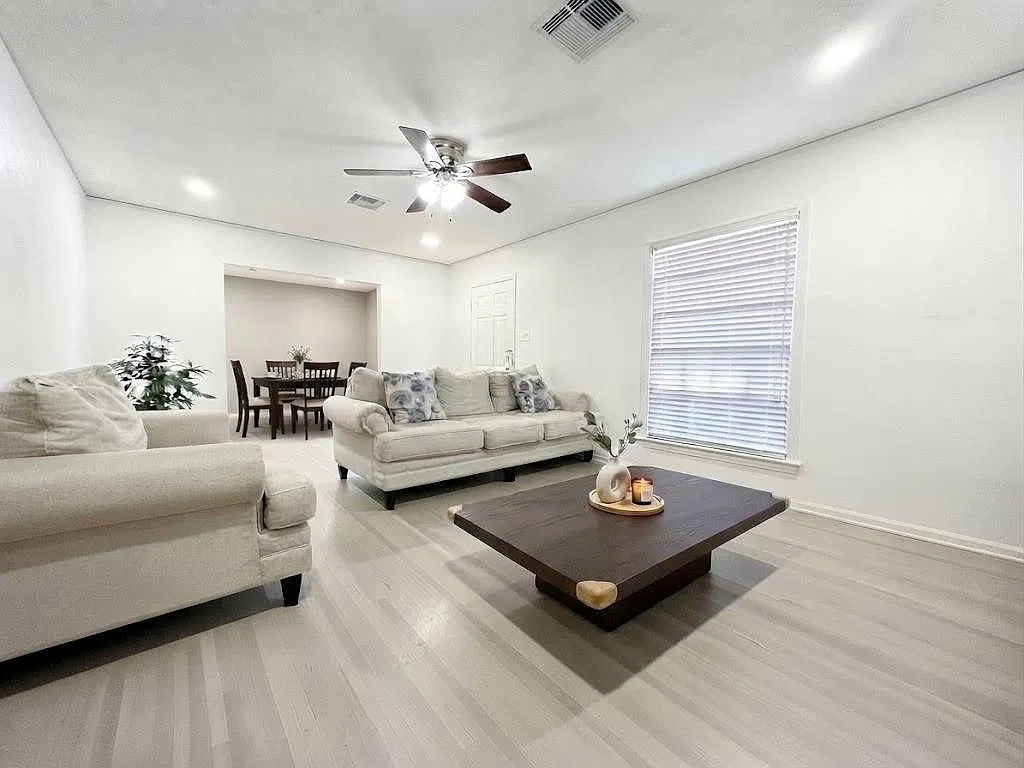 3 bed, 2.0 bath, 1738 sqft, $3,290 — Photo 2