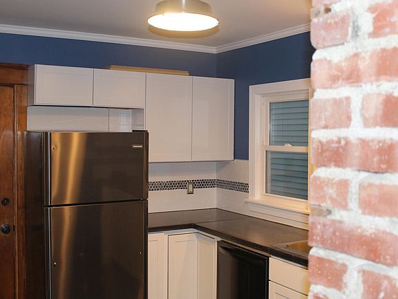 5th image of 92 Parkwood Ave