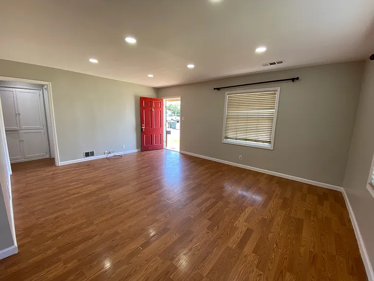 8725 Washington Ave — Photo 3