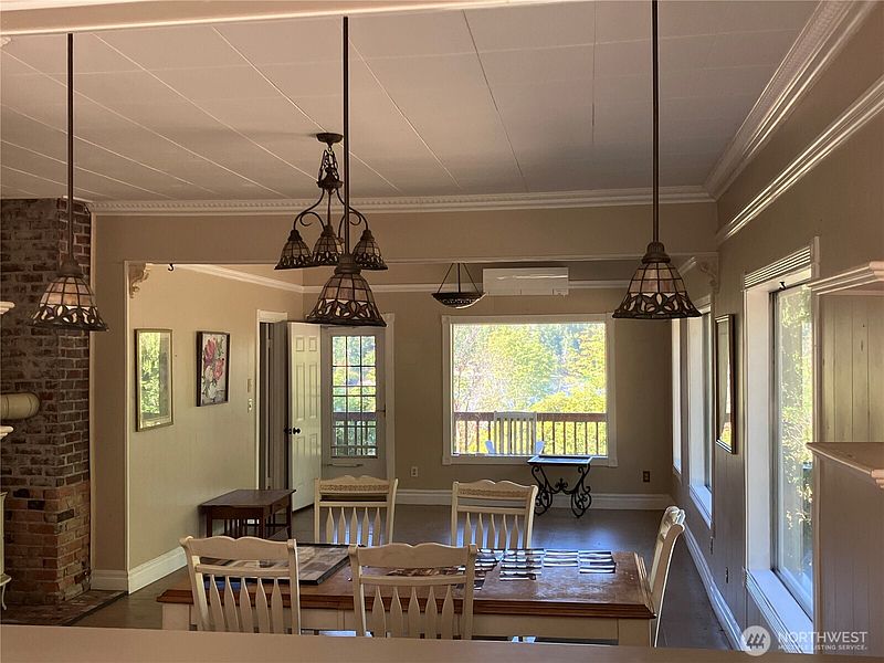 3rd image of 4293 E Pickering Road