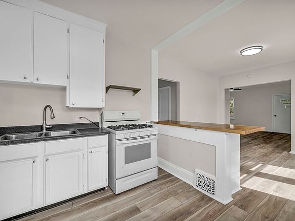 5th image of 2220 W 103rd St