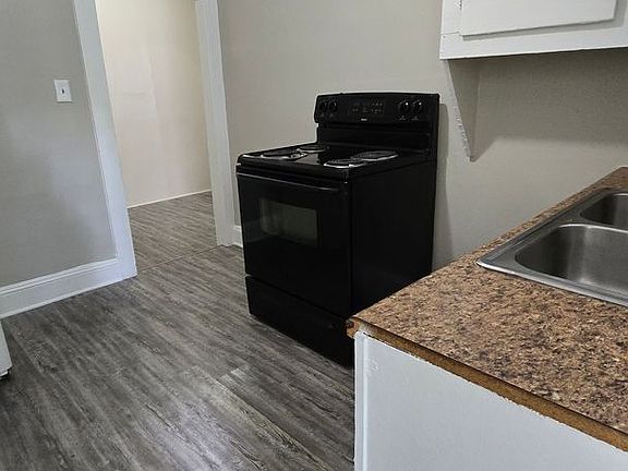 3rd image of 4104 Glenwood Dr #D