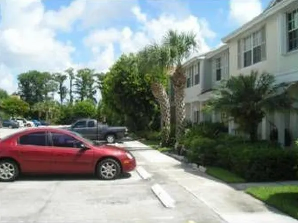 3332 Confetti Ln #81-9, Pompano Beach, FL 33063