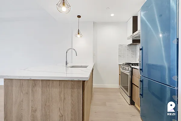 Rented by REZI | media 2