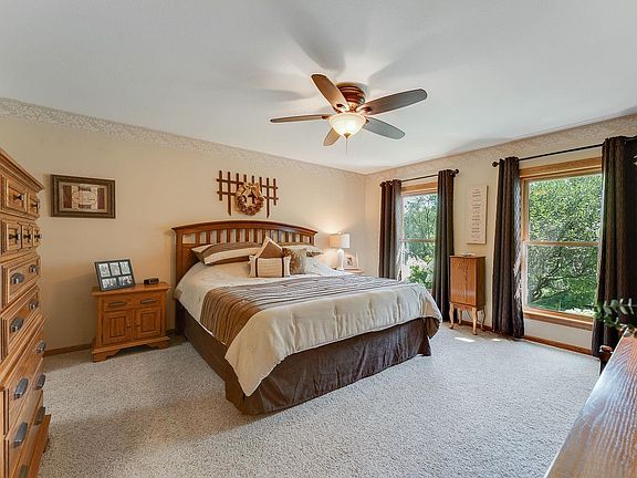 3rd image of 26934 Meadowlark Ln