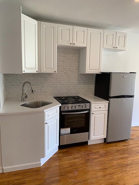 2nd image of 222 E 75th St #6D2