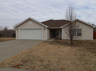 1527 N Clay St, Junction City, KS 66441