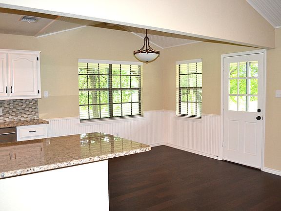 5th image of 113 Elaine Dr