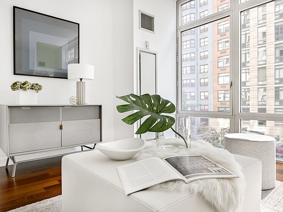 3rd image of 207 E 57th St APT 7C
