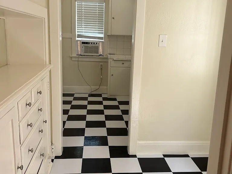 1434 Lakeshore Avenue — Photo 5