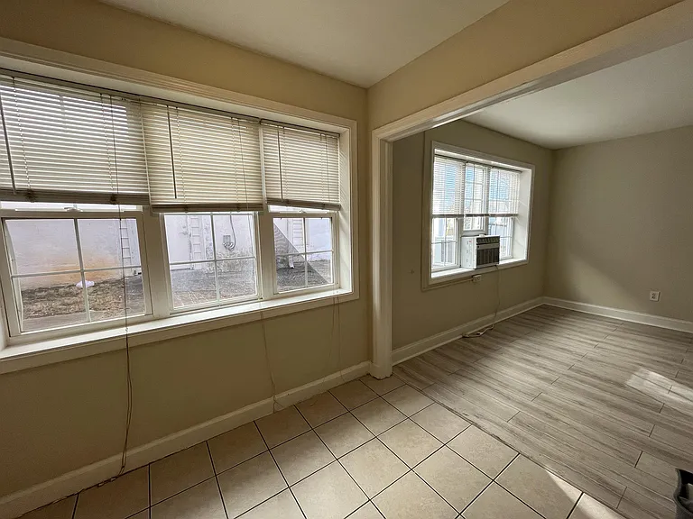 124 E 3rd Ave #3 — Photo 2