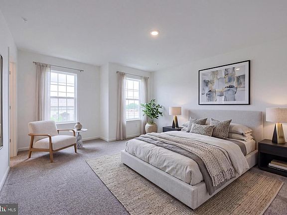 4th image of 2421 Artesian Way