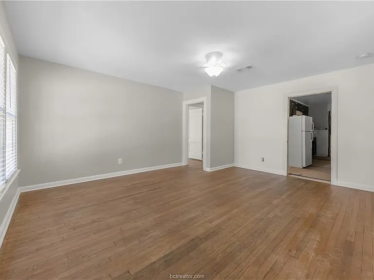 807 Enfield St — Photo 8