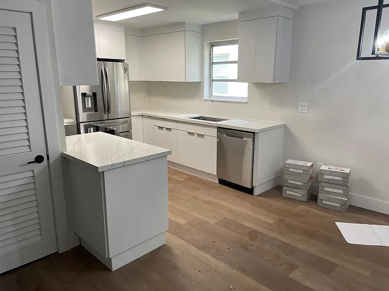 531 Menendez Ave — Photo 16