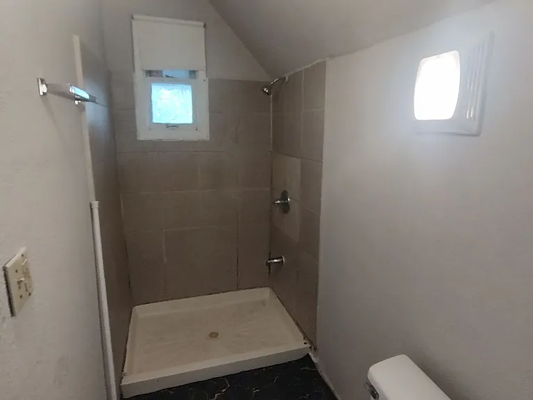 1115 Dorcas St — Photo 14