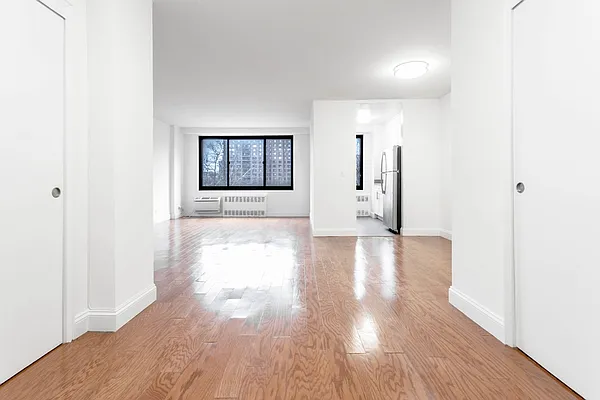 Rented by Olnick Organization | media 6