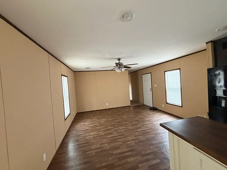 106 Kenwood Ave — Photo 6