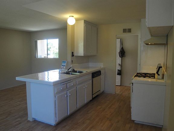3rd image of 3071 Magellan St