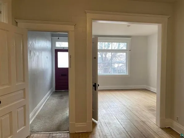 925 E 5th St #1, Duluth, MN 55805