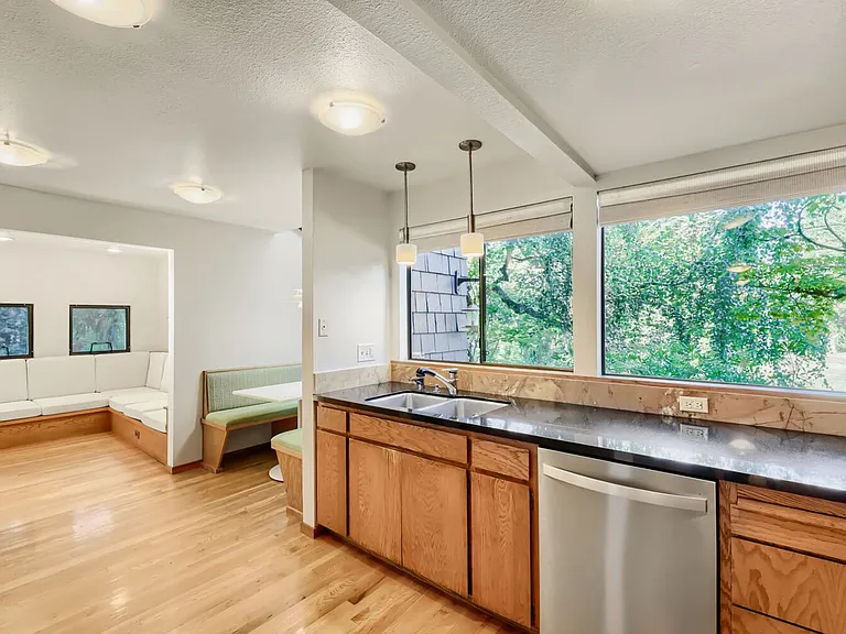 2532 E McGraw St — Photo 24