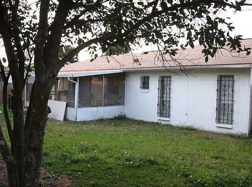 3rd image of 121 Guaymas Dr