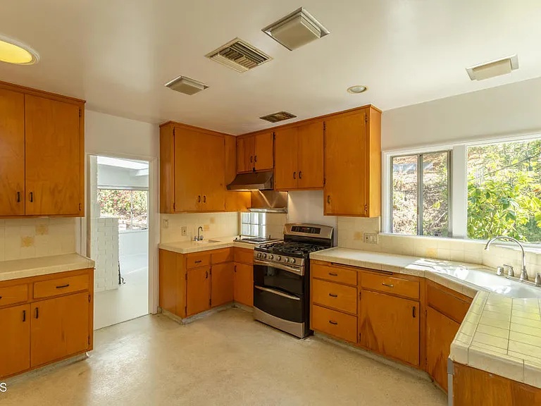 1425 Brixton Rd — Photo 10