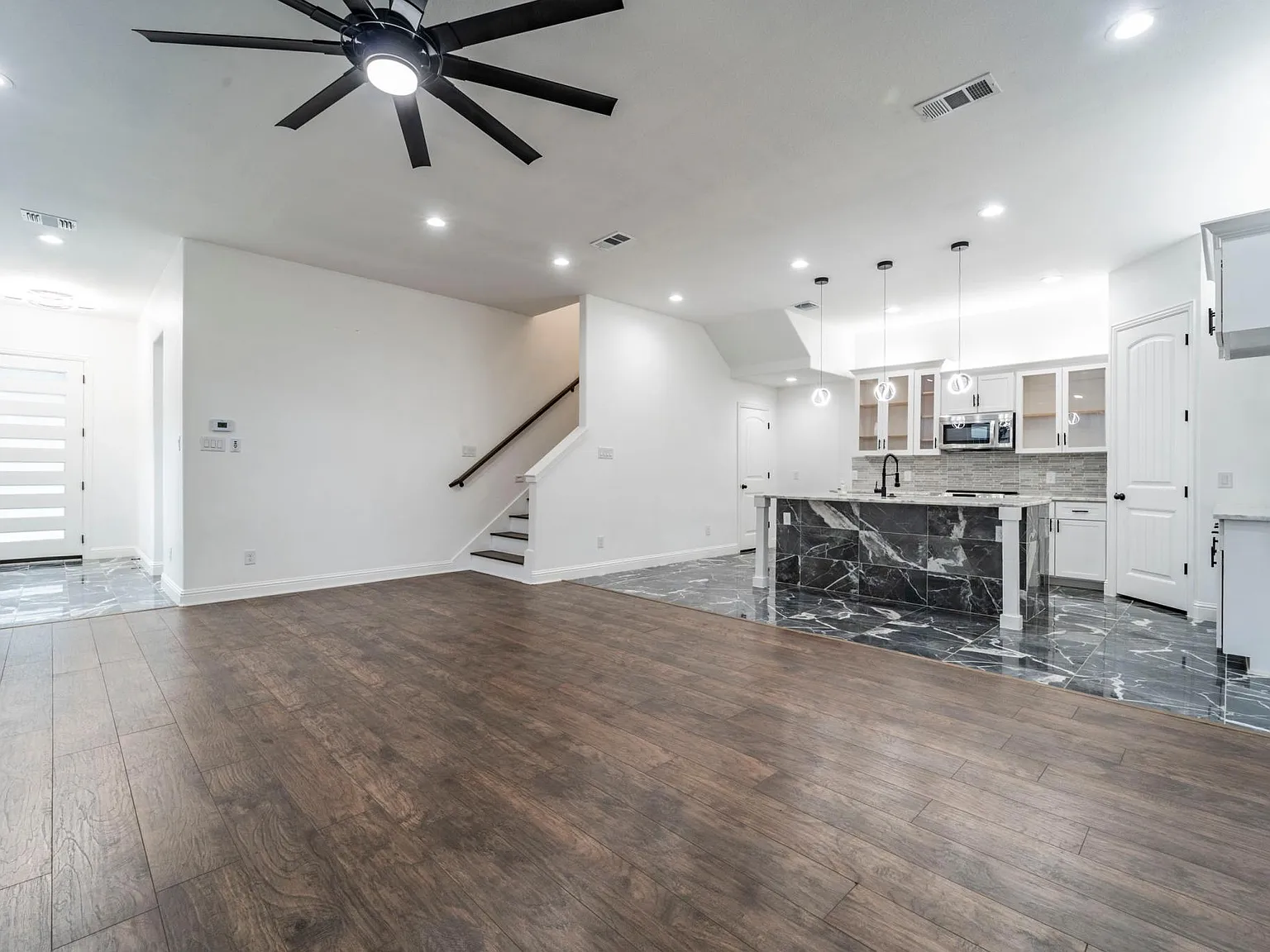 1301 Compton St — Photo 4