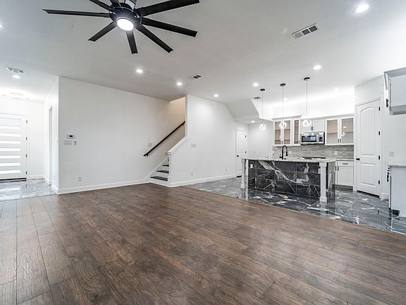 4th image of 1301 Compton St