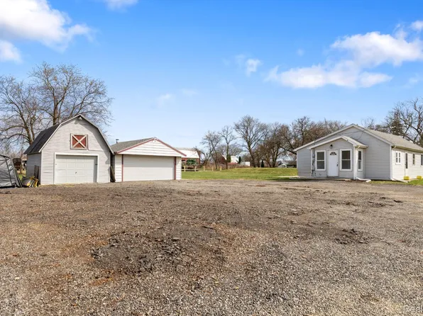 25401 Clark Rd, New Boston, MI 48164