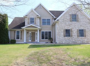 8605 Shamrock Ln, Yorktown, IN