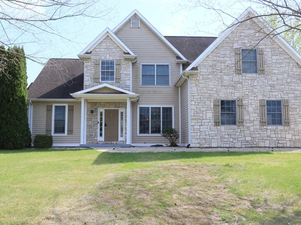 8605 Shamrock Ln, Yorktown, IN 47396