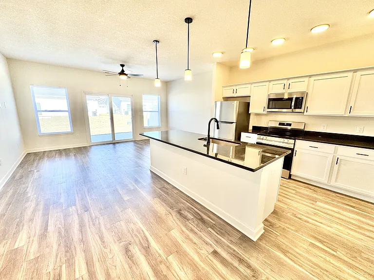 Concord Crossing — Photo 24