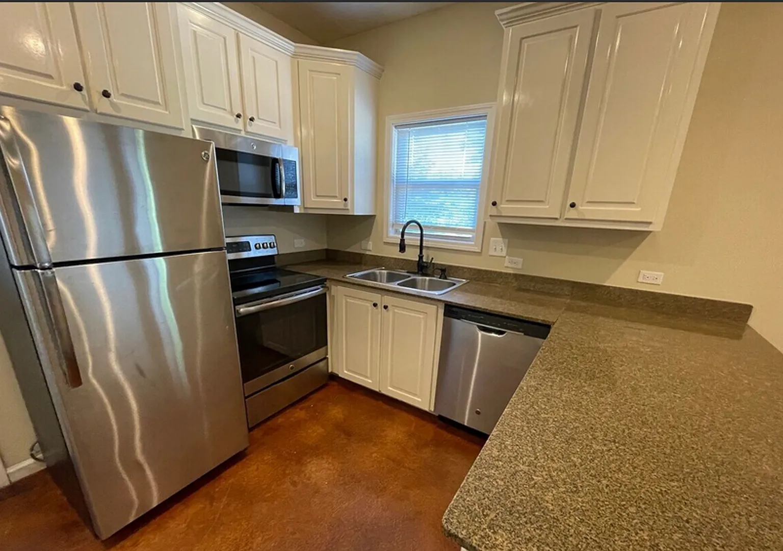 1 Bed/1 Bath Riley Cove — Photo 4