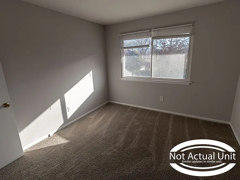2924 Leeway Dr #B — Photo 16