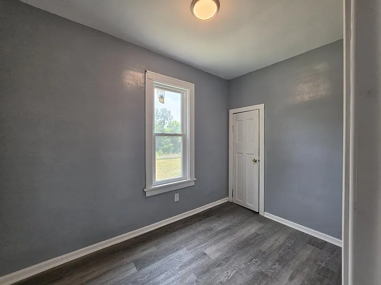 1653 W 10th Pl — Photo 3