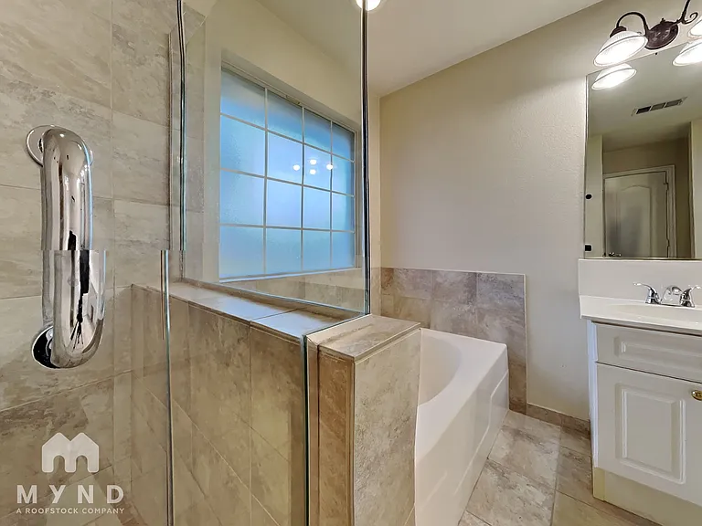 9860 Buckingham Ln — Photo 16
