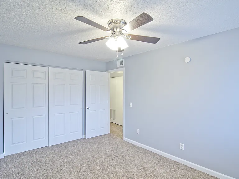 1124 University Dr — Photo 8