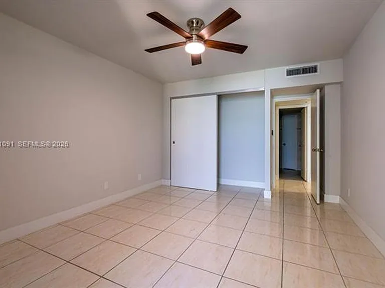 5401 Collins Avenue Cu #919 — Photo 15
