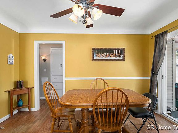5th image of 1542 Gladstone Dr SE