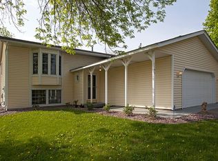 1195 Lilac Cir, Victoria, MN 55386