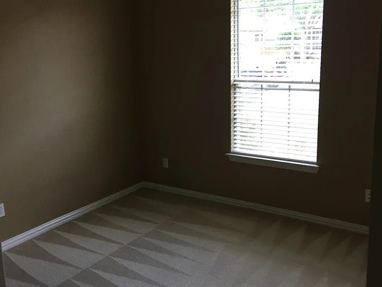 3608 Flintstone Dr — Photo 9