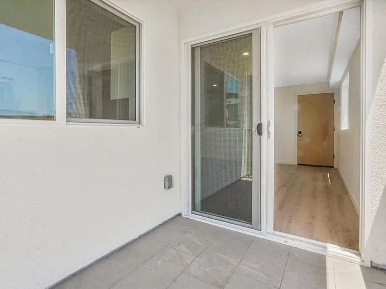 10918 Camarillo St #501 — Photo 44