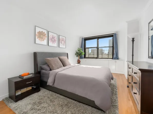 301 East 87th Street image 6 of 10