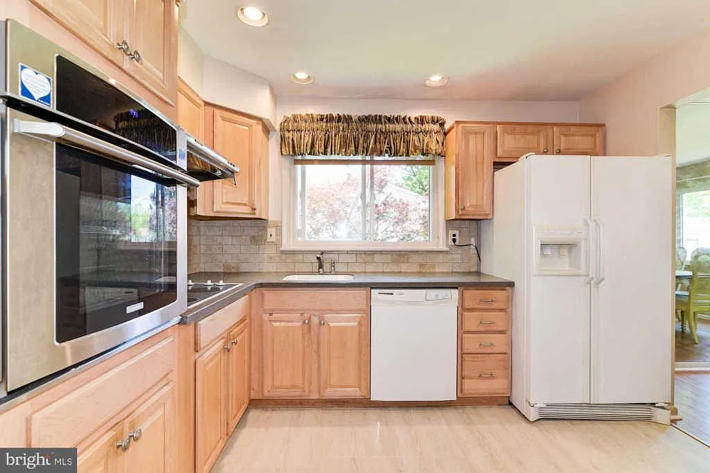 4 bed, 1971 sqft, $3,400 — Photo 3