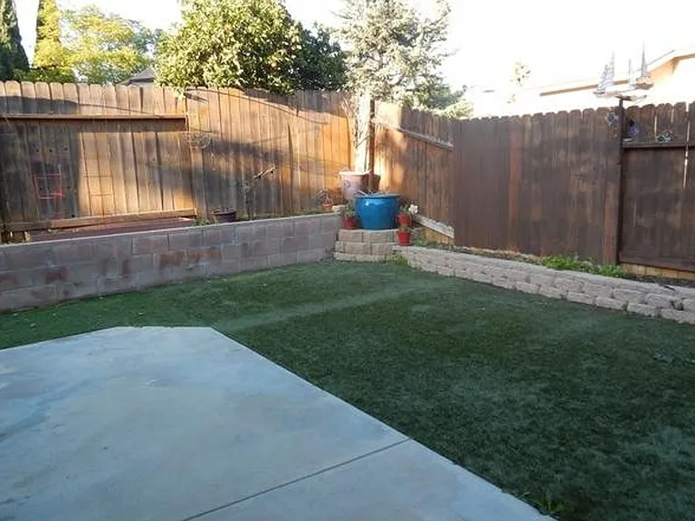 2353 Edenbridge Ln — Photo 12