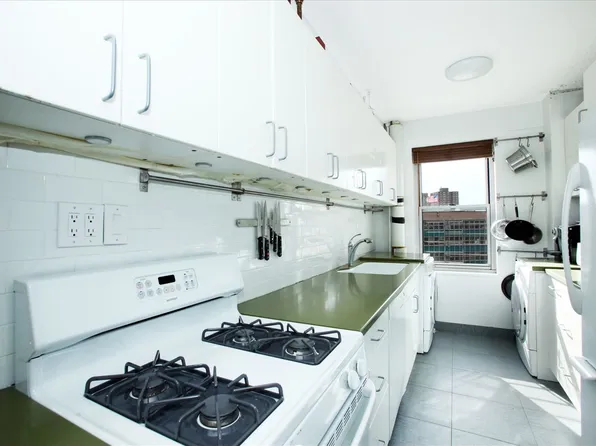 500 Grand Street image 1 of 6